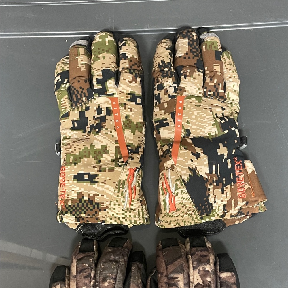 Sitka Women’s Camo Insulated Gloves